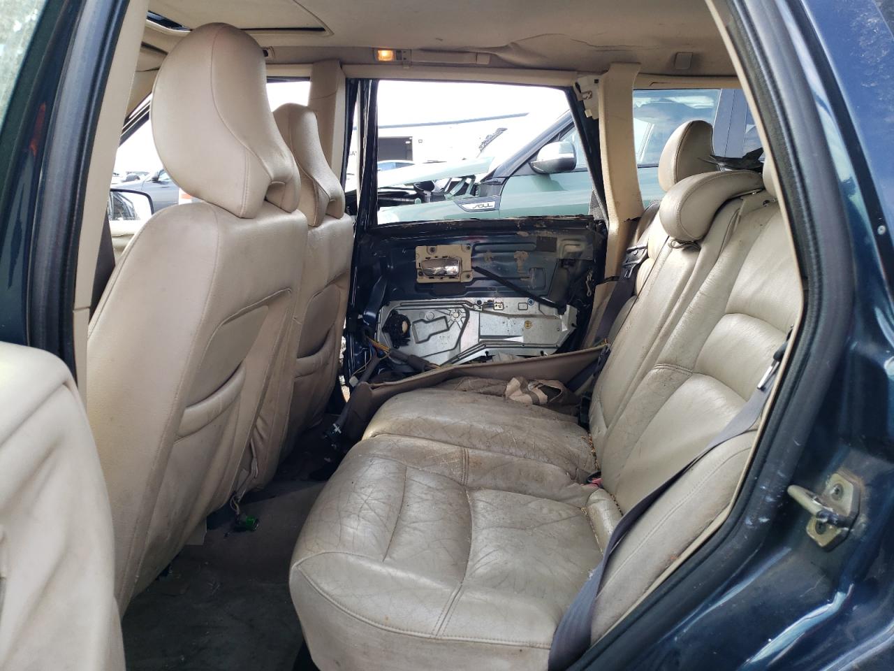 Photo 6 from auction – 2000 VOLVO V70 BASE with VIN YV1LW61J1Y2728247