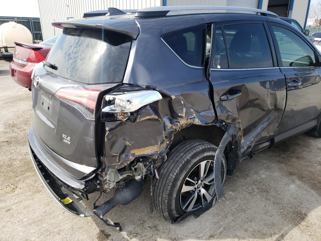 Photo 9 from auction – 2018 TOYOTA RAV4 with VIN JTMRFREV6JD248374