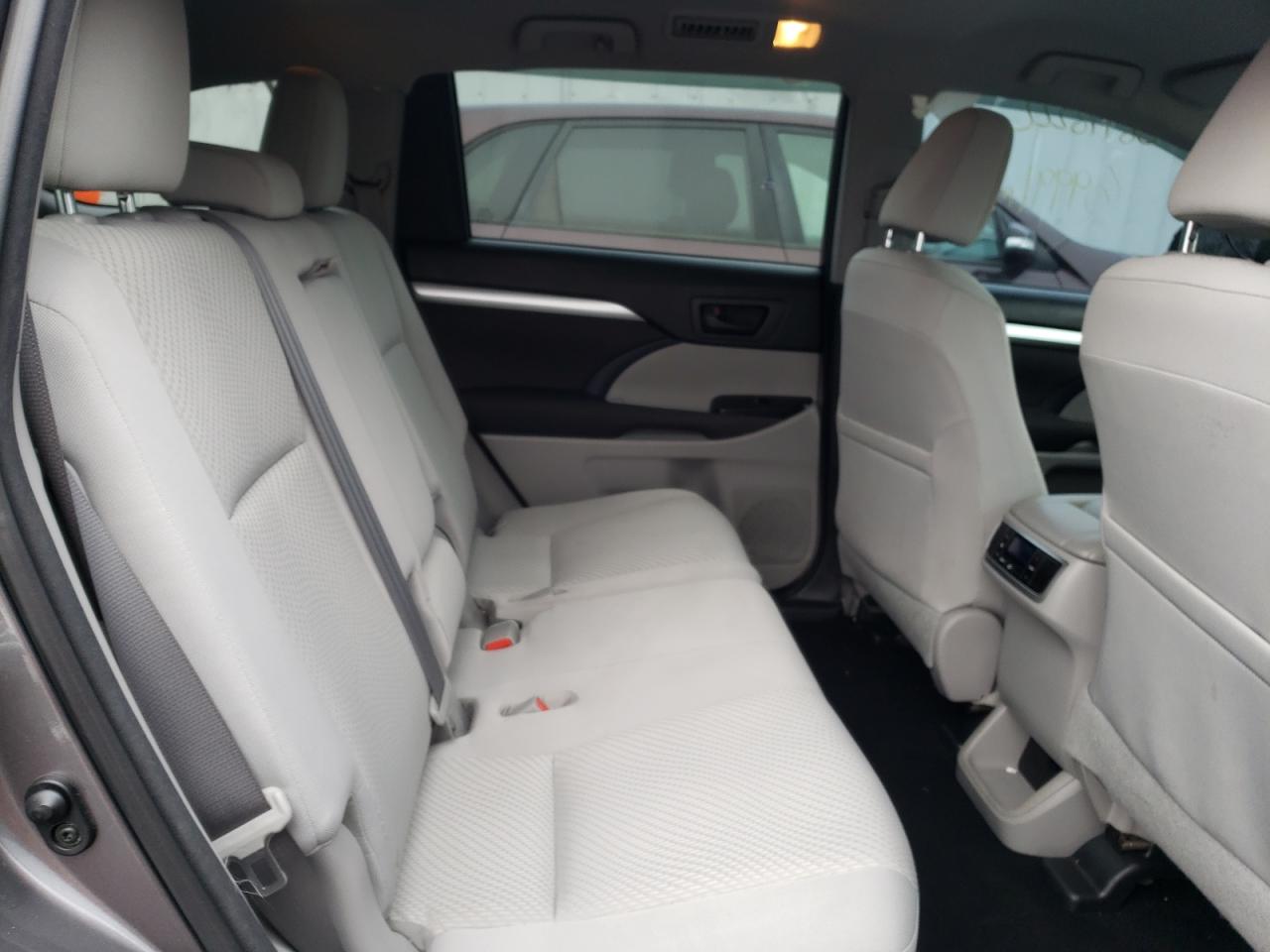 Photo 6 from auction – 2015 TOYOTA HIGHLANDER with VIN 5TDBKRFH3FS188927