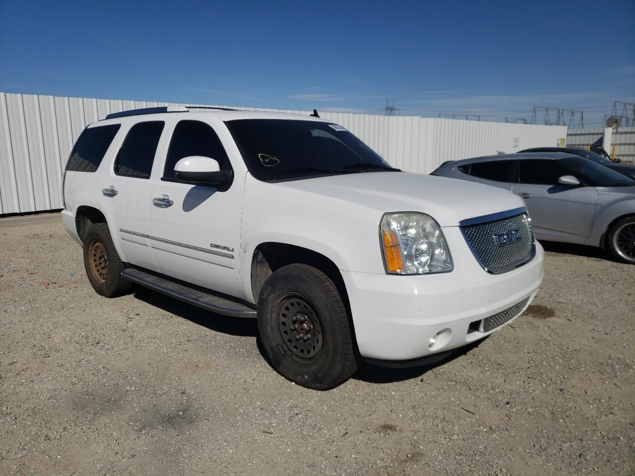 GMC YUKON DENA 2011 مع رقم تعريف المركبة 1GKS2EEF5BR387483 - صورة من المزاد