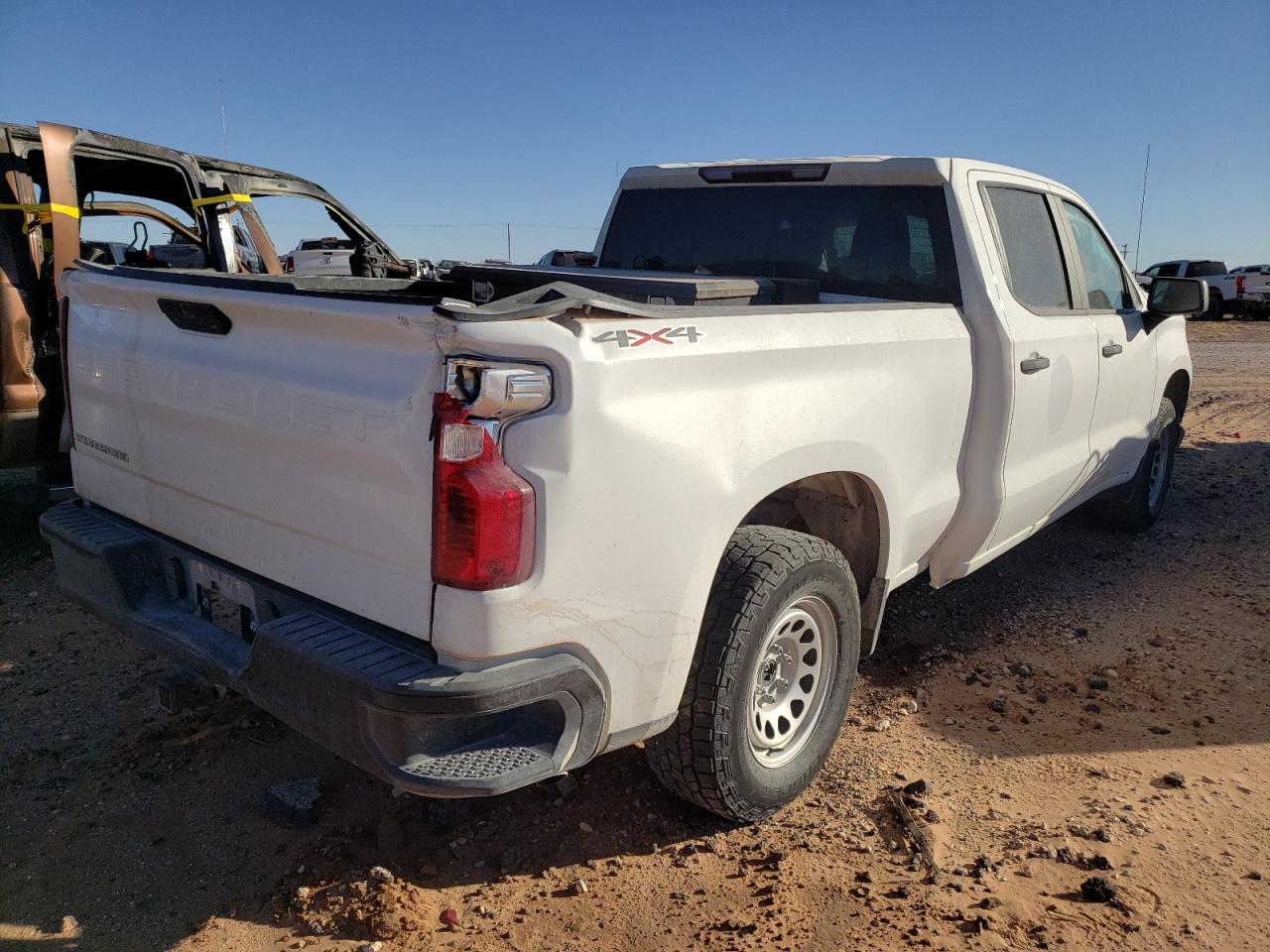 Photo 4 from auction – 2019 CHEVROLET SILVERADO with VIN 3GCUYAEF7KG296355