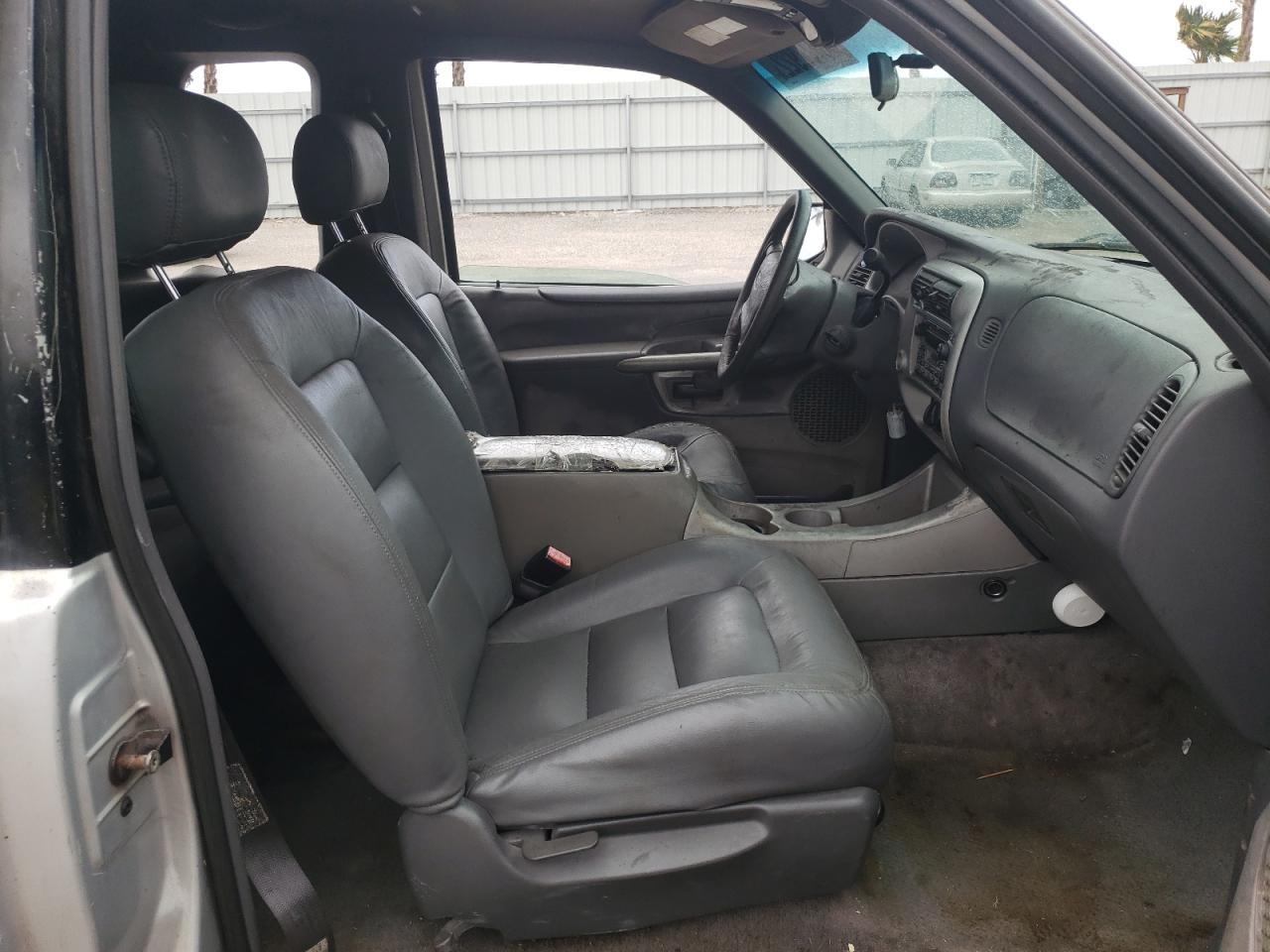 Photo 5 from auction – 2002 FORD EXPLORER S with VIN 1FMYU60E92UC16636