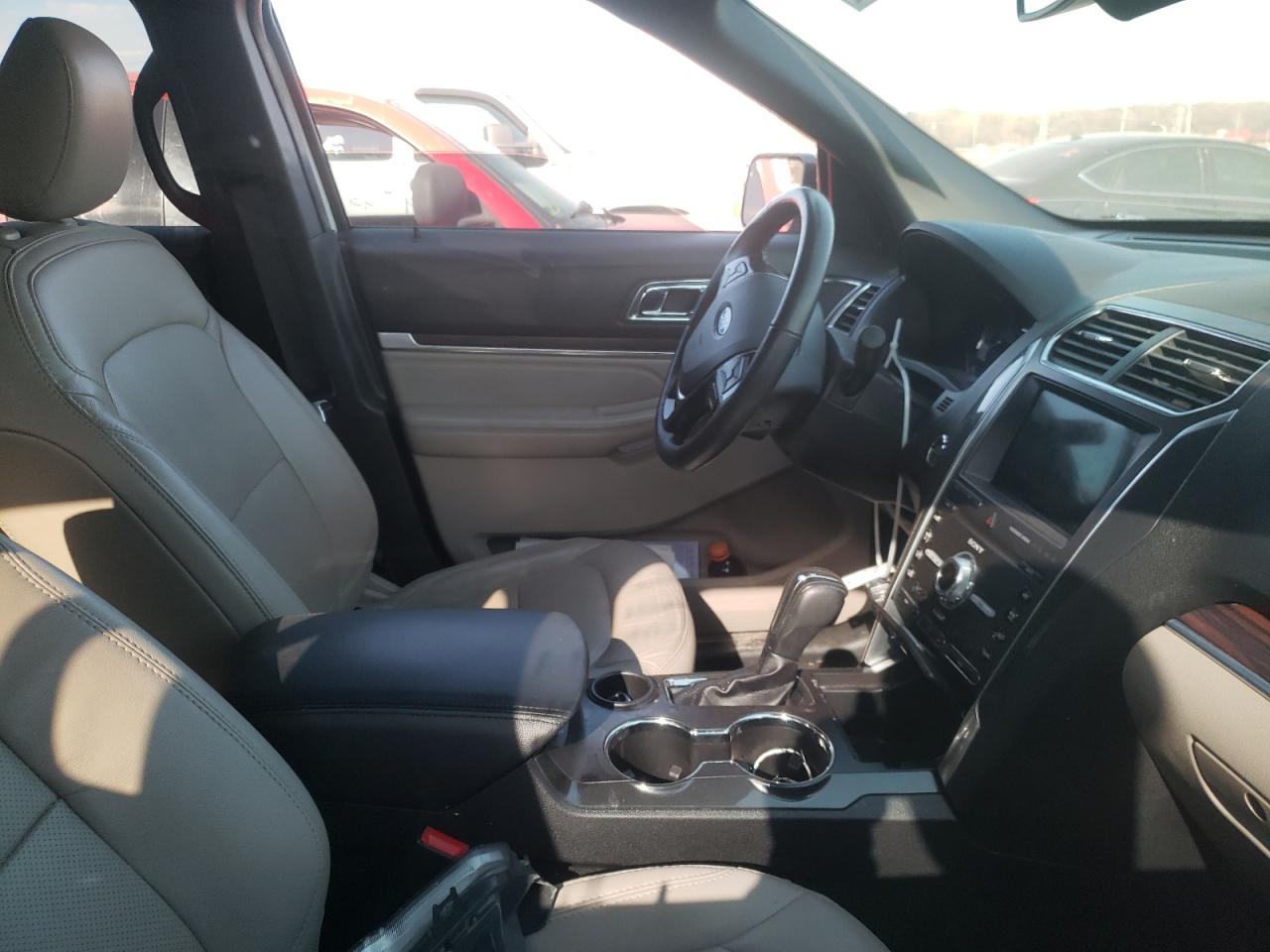 Photo 5 from auction – 2019 FORD EXPLORER L with VIN 1FM5K7F87KGA97435