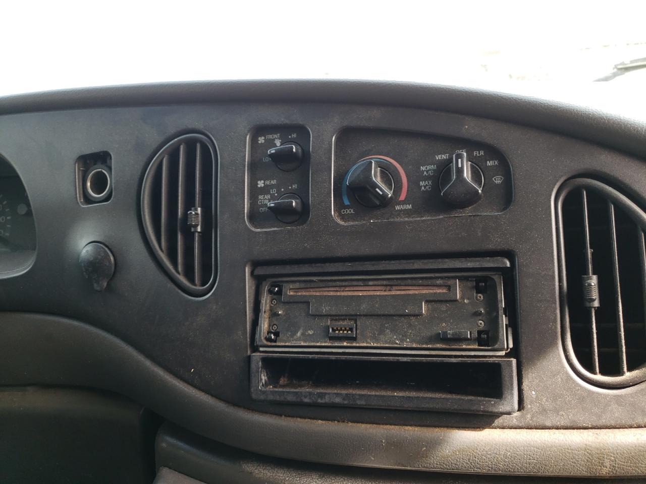 Photo 9 from auction – 2003 FORD ECONOLINE with VIN 1FBSS31L43HA85643