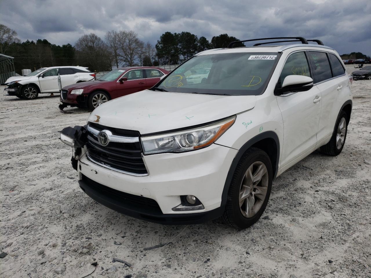 Photo 2 from auction – 2015 TOYOTA HIGHLANDER with VIN 5TDYKRFH7FS052830