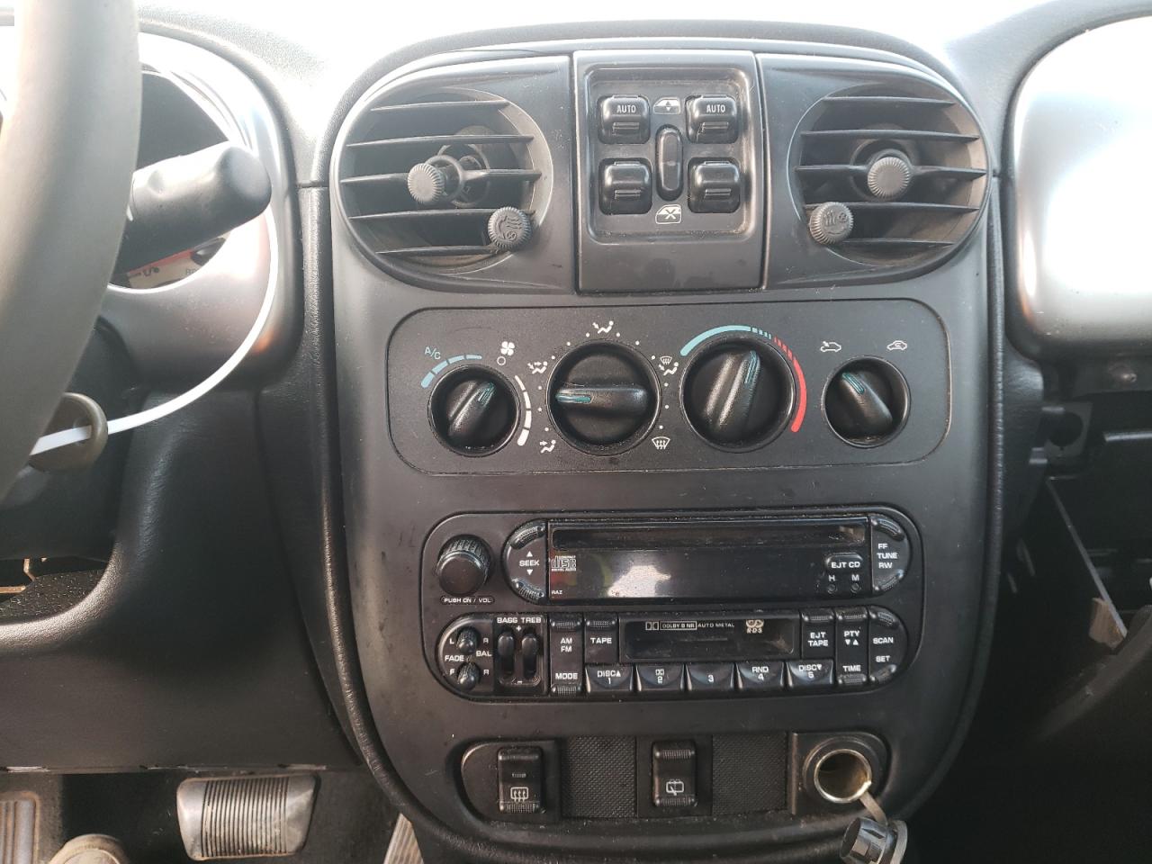 Photo 9 from auction – 2005 CHRYSLER PT CRUISER with VIN 3C8FY68B05T583769