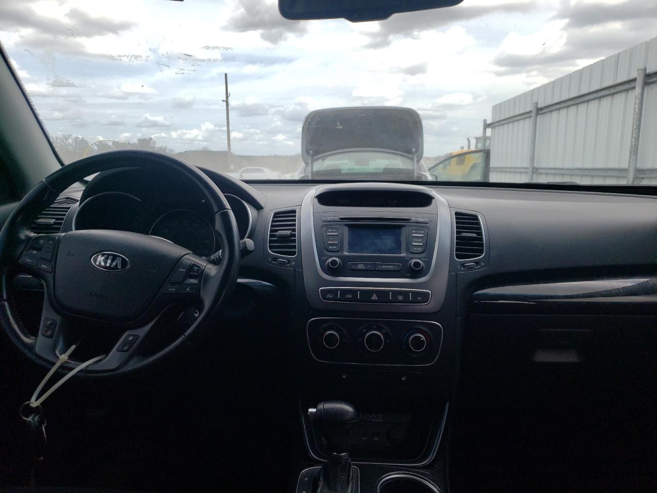 Photo 9 from auction – 2014 KIA SORENTO LX with VIN 5XYKT4A64EG512811