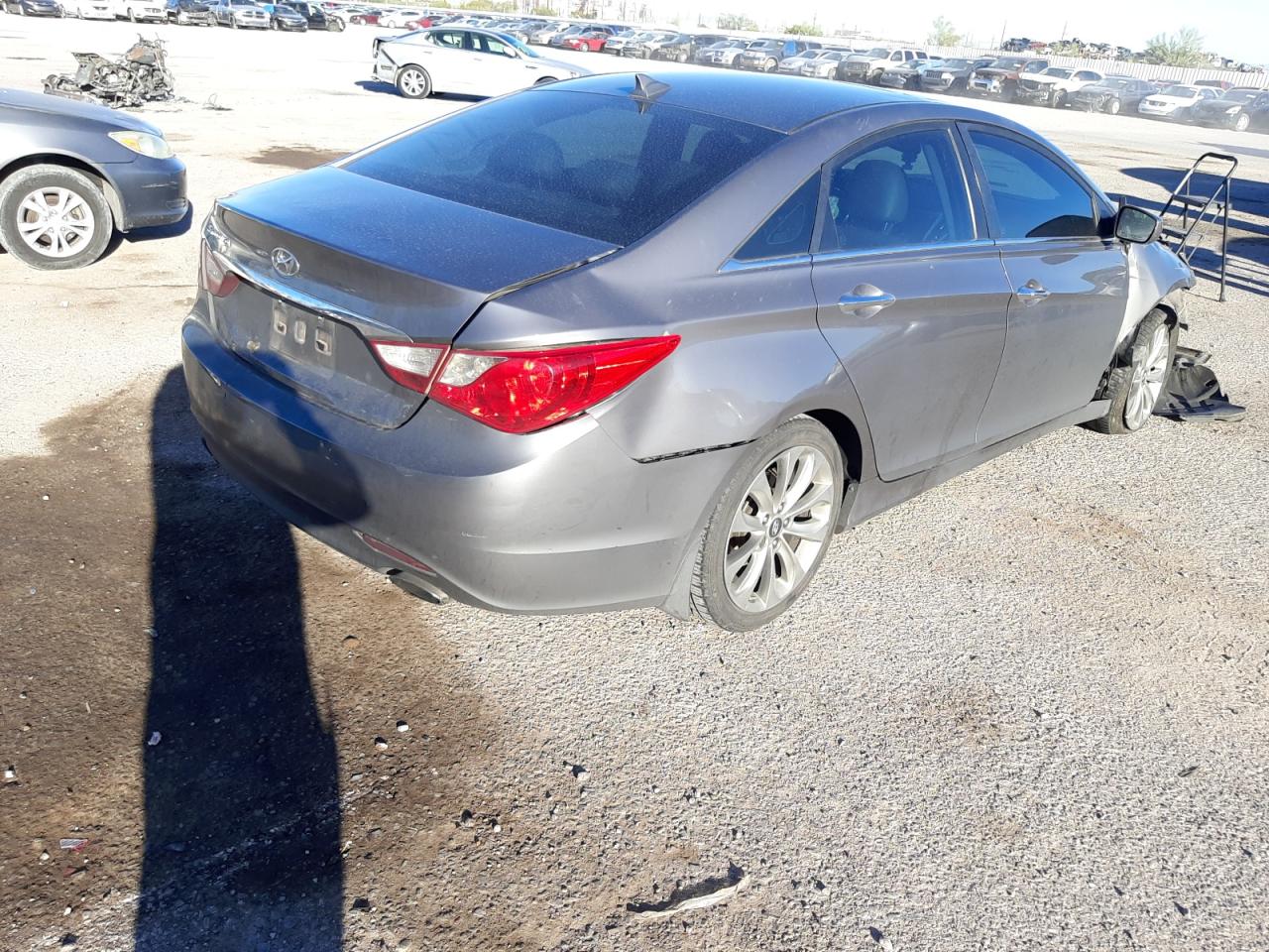 Photo 4 from auction – 2012 HYUNDAI SONATA SE with VIN 5NPEC4AC9CH419176