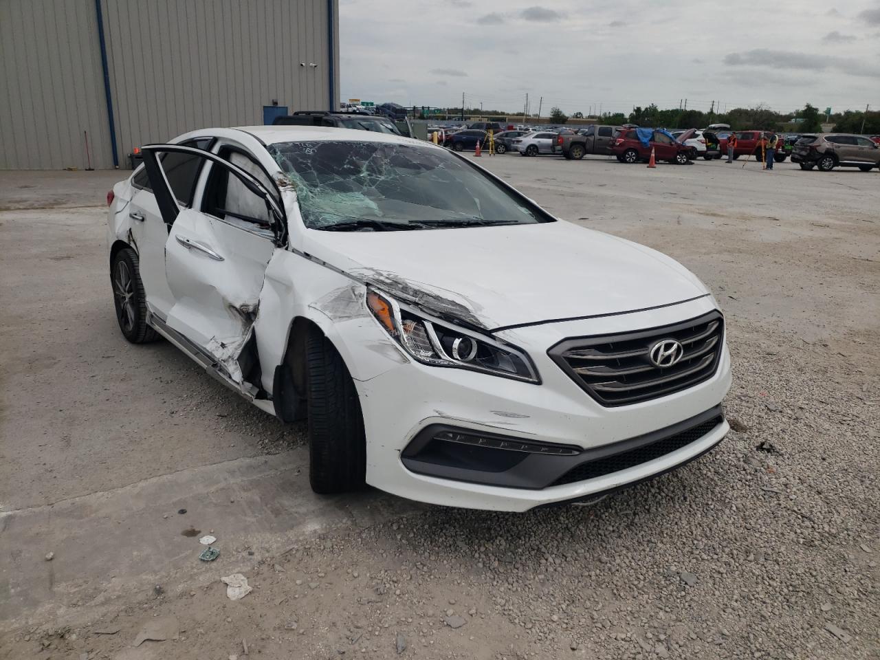 Photo 9 from auction – 2015 HYUNDAI SONATA with VIN 5NPE34AB3FH104661