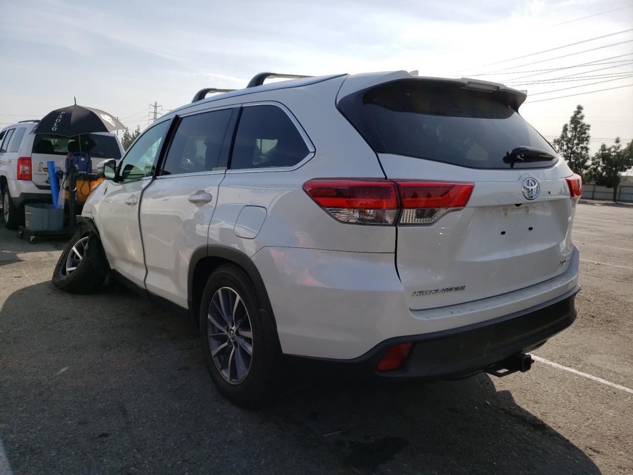 Photo 3 from auction – 2019 TOYOTA HIGHLANDER with VIN 5TDJZRFH7KS608559
