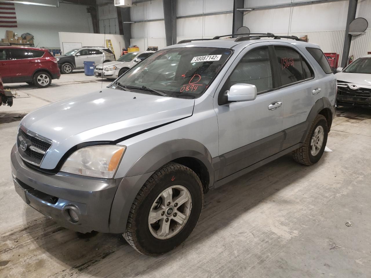 Photo 2 from auction – 2005 KIA SORENTO with VIN KNDJD733355400894