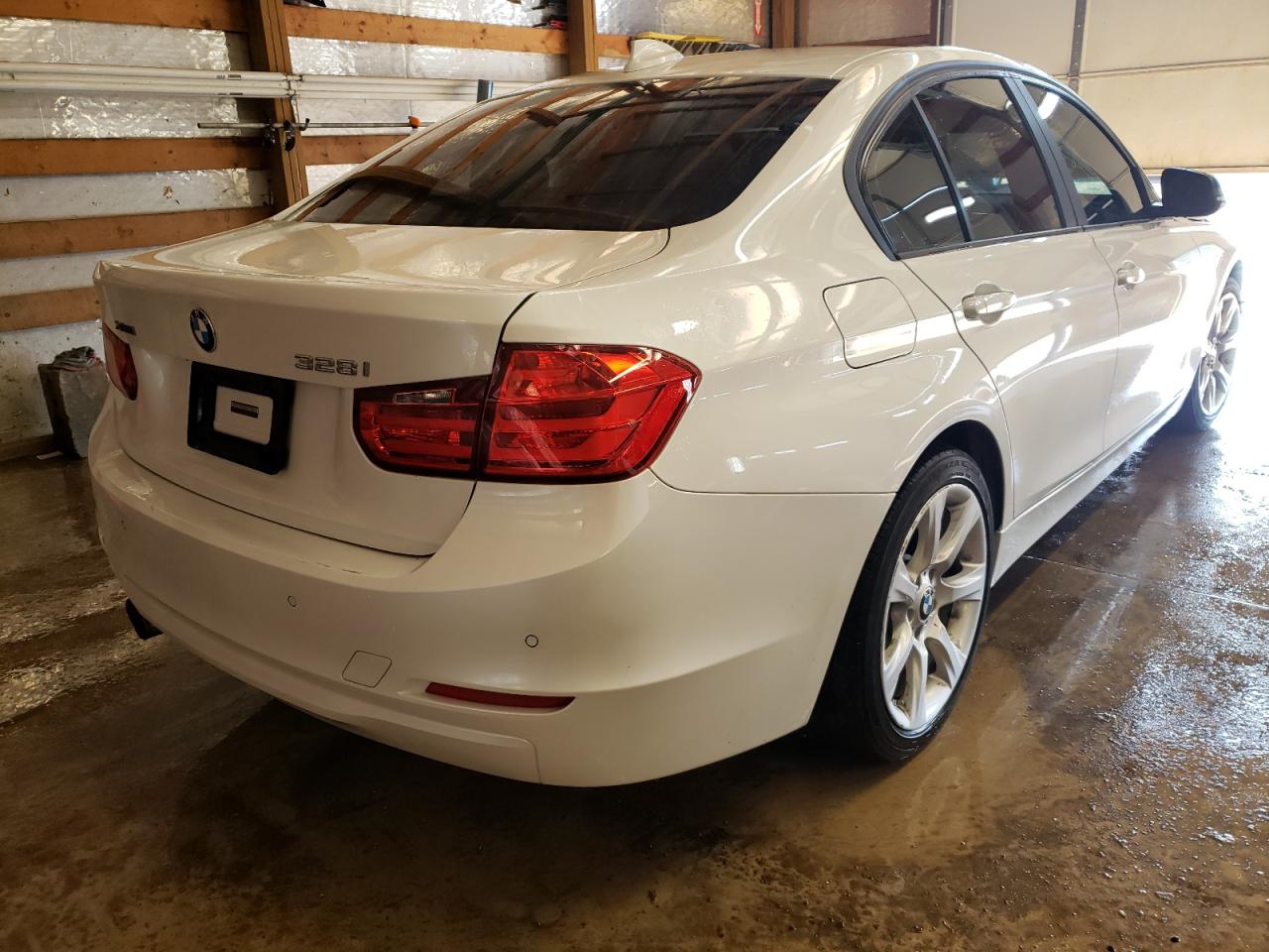 Photo 4 from auction – 2015 BMW 328 XI with VIN WBA3B3G57FNT17891