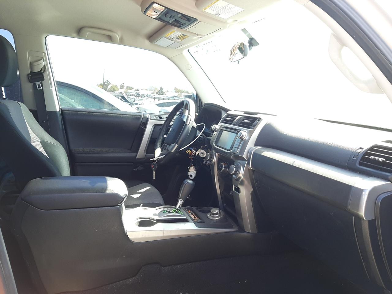 Photo 16 from auction – 2019 TOYOTA 4RUNNER SR with VIN JTEBU5JR4K5648336