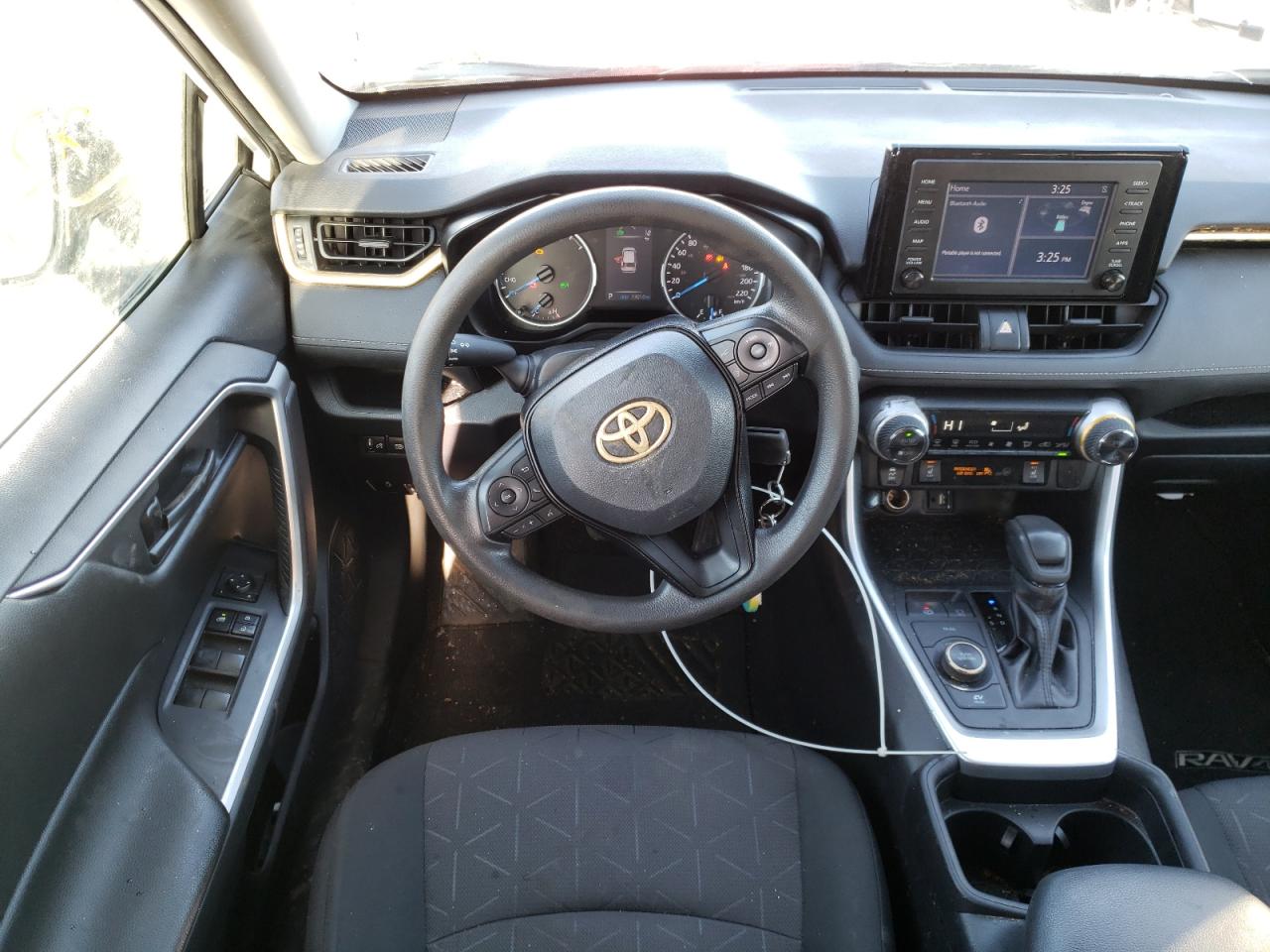 Photo 20 from auction – 2019 TOYOTA RAV4 LE with VIN 2T3BWRFV9KW010118