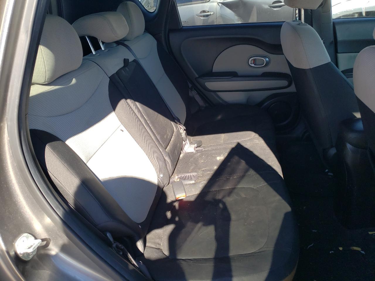 Photo 6 from auction – 2014 KIA SOUL with VIN KNDJN2A25E7049548