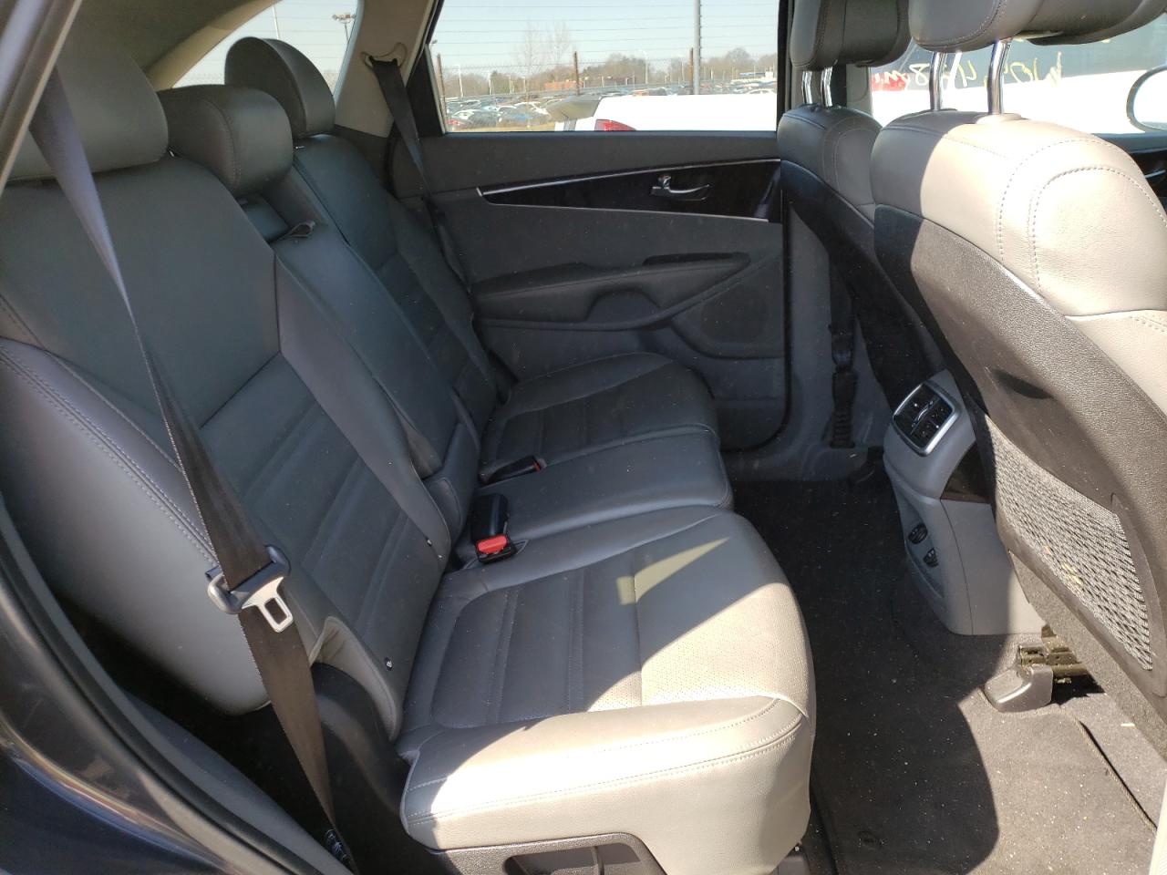 Photo 6 from auction – 2016 KIA SORENTO EX with VIN 5XYPHDA53GG040554