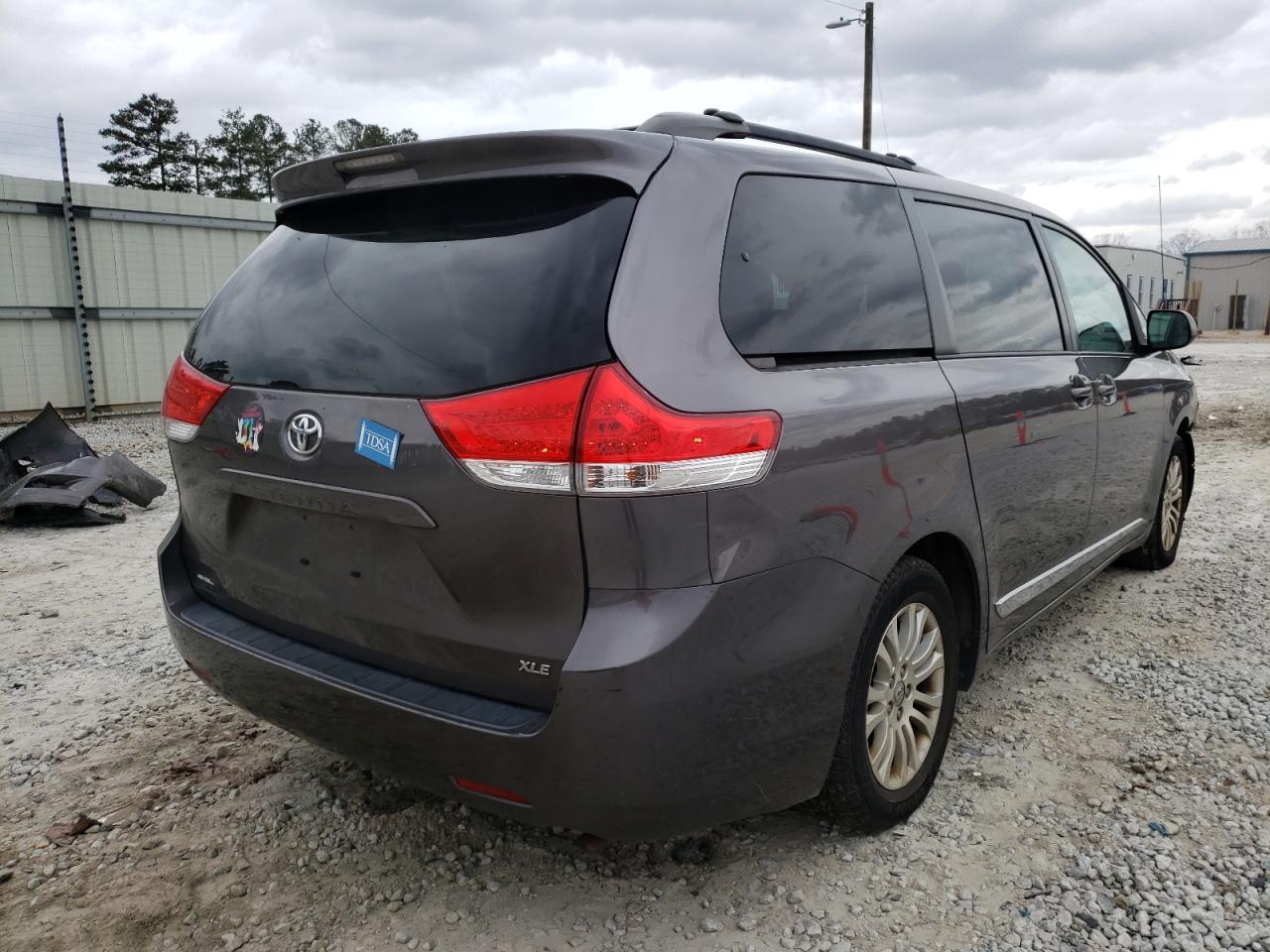 Photo 4 from auction – 2012 TOYOTA SIENNA XLE with VIN 5TDYK3DC3CS258338