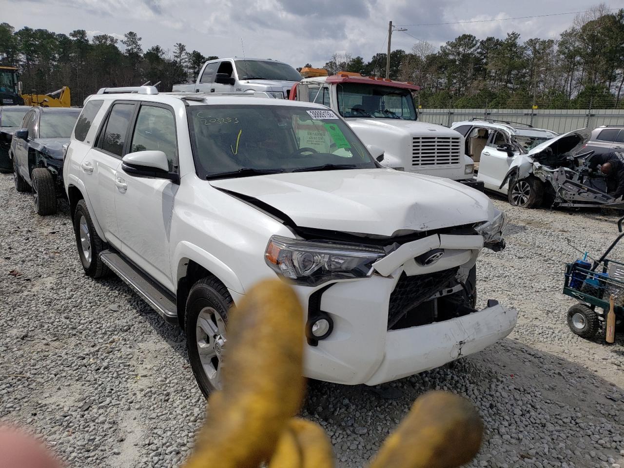 TOYOTA 4RUNNER SR 2015 with VIN JTEZU5JR8F5084646 - Photo from auction
