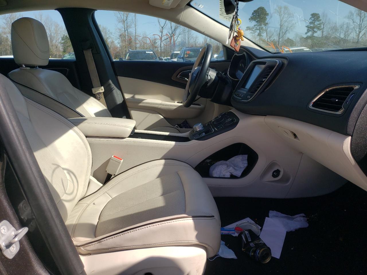 Photo 5 from auction – 2015 CHRYSLER 200 C with VIN 1C3CCCEG0FN547443