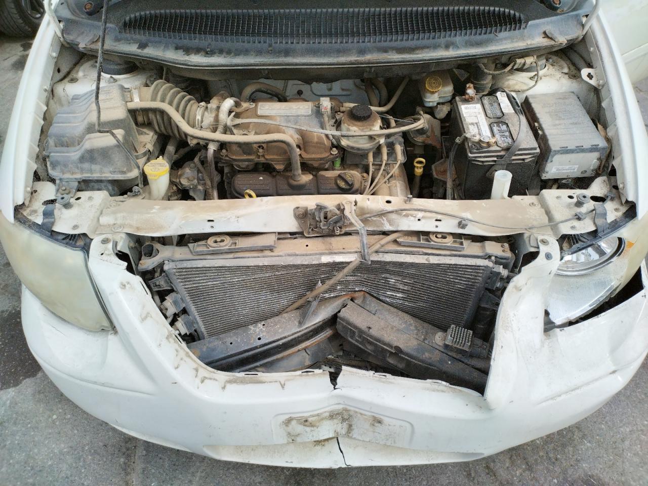 Photo 7 from auction – 2007 CHRYSLER TOWN & COU with VIN 1A4GP44R87B180850