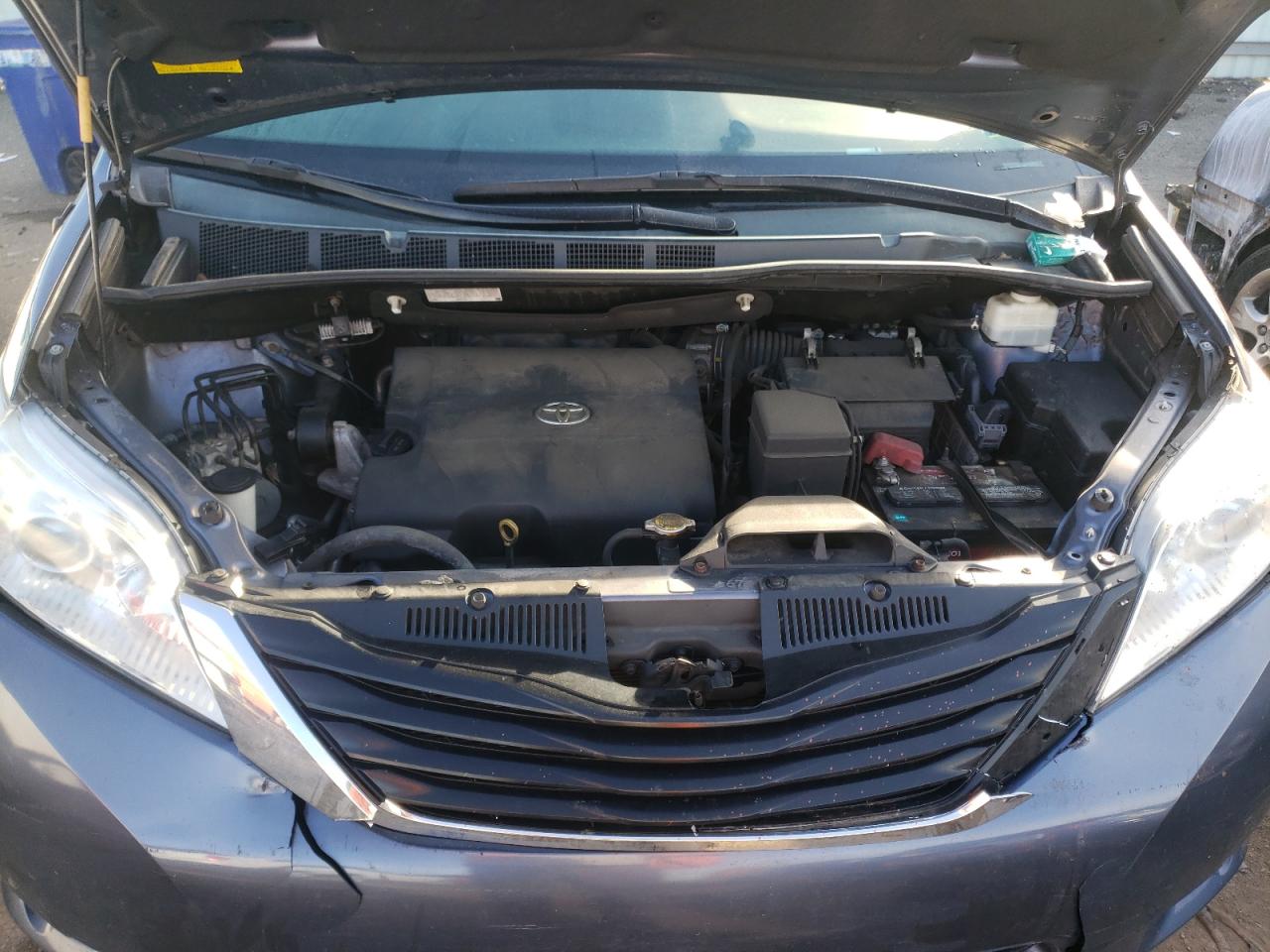 Photo 7 from auction – 2014 TOYOTA SIENNA LE with VIN 5TDKK3DC0ES472731