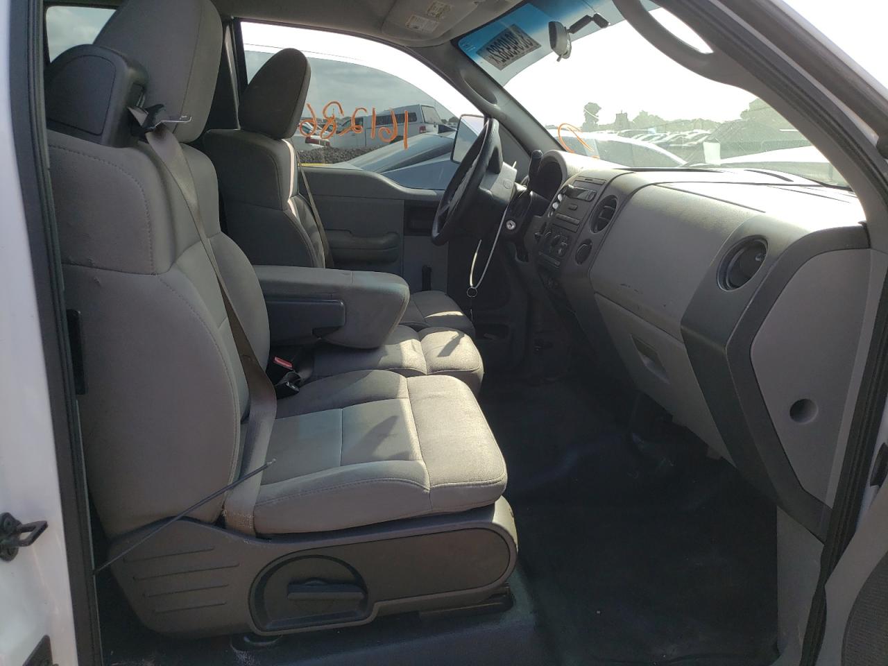 Photo 5 from auction – 2005 FORD F150 with VIN 1FTVX12555NA76887