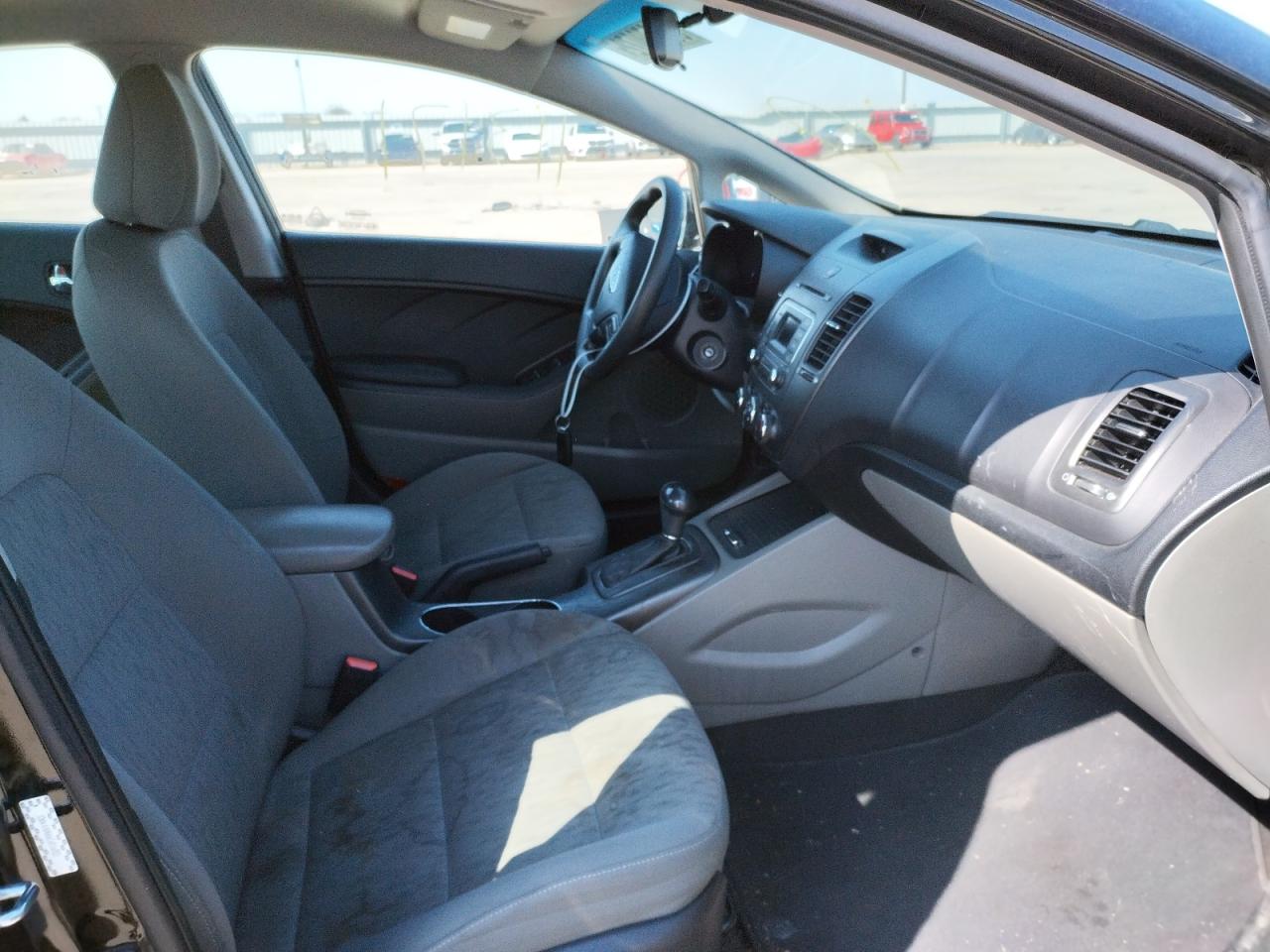 Photo 5 from auction – 2016 KIA FORTE LX with VIN KNAFK4A66G5455783
