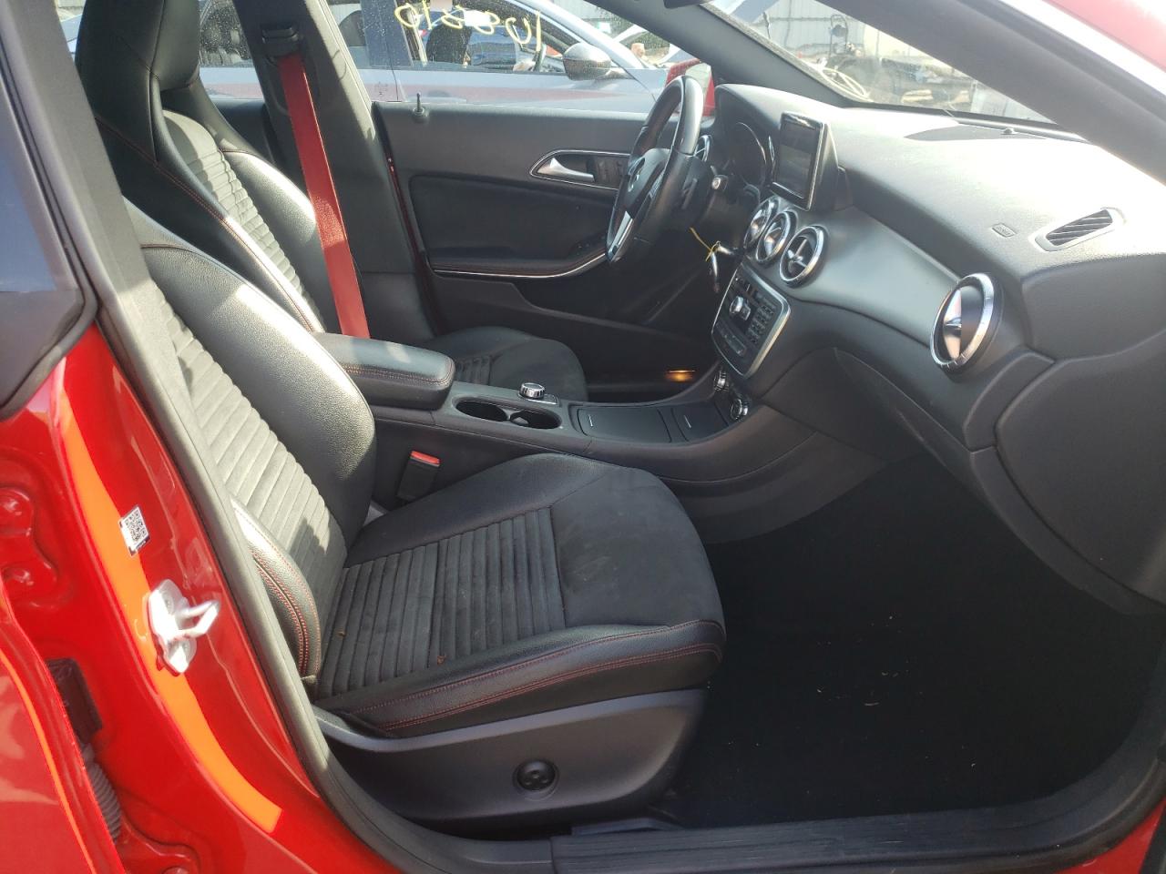 Photo 5 from auction – 2014 MERCEDES-BENZ CLA 250 with VIN WDDSJ4EB0EN123742
