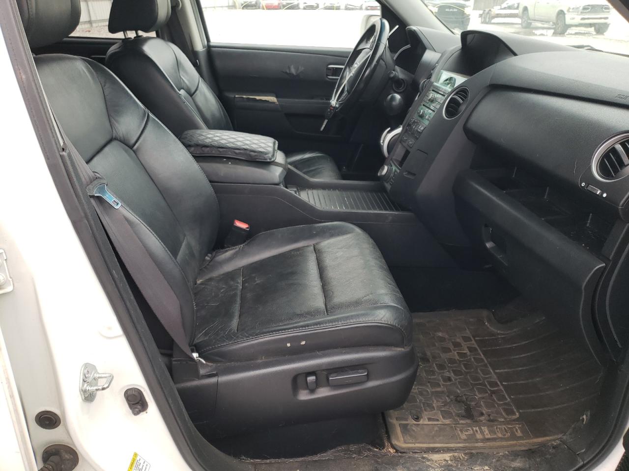 Photo 5 from auction – 2011 HONDA PILOT TOUR with VIN 5FNYF4H95BB026304