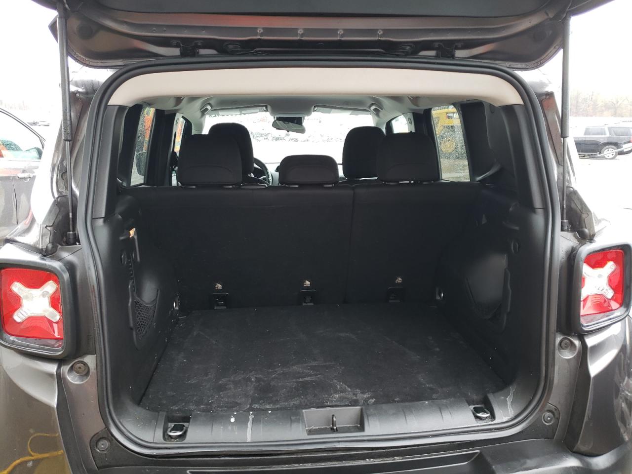 Photo 9 from auction – 2018 JEEP RENEGADE L with VIN ZACCJABB5JPJ71706