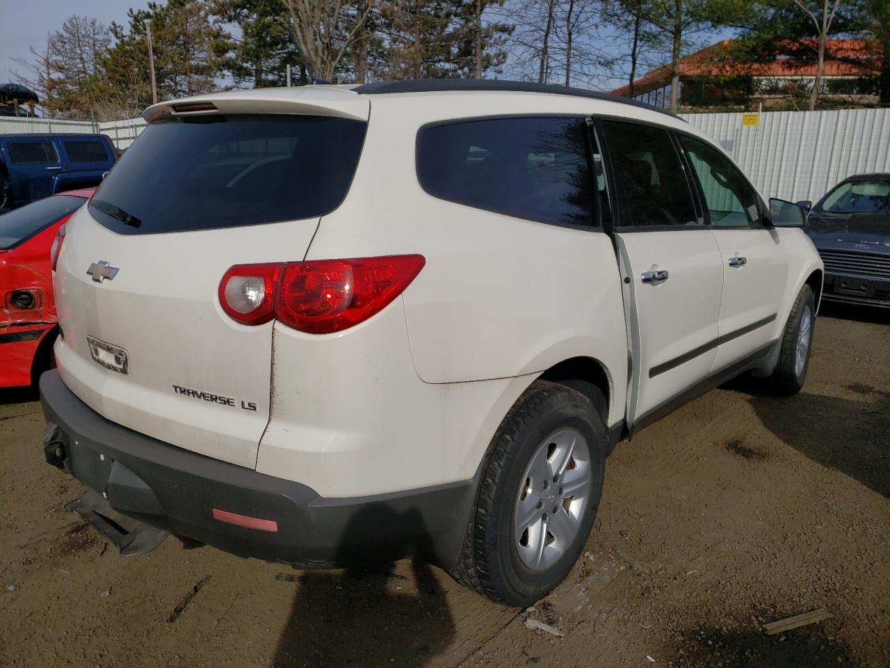 Photo 4 from auction – 2012 CHEVROLET TRAVERSE L with VIN 1GNKRFED1CJ360610