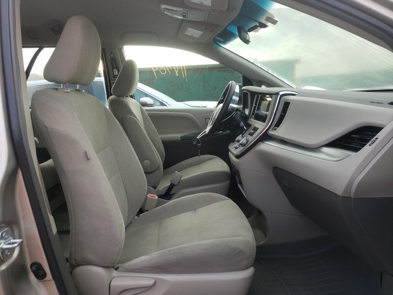 Photo 5 from auction – 2015 TOYOTA SIENNA with VIN 5TDZK3DC3FS556459