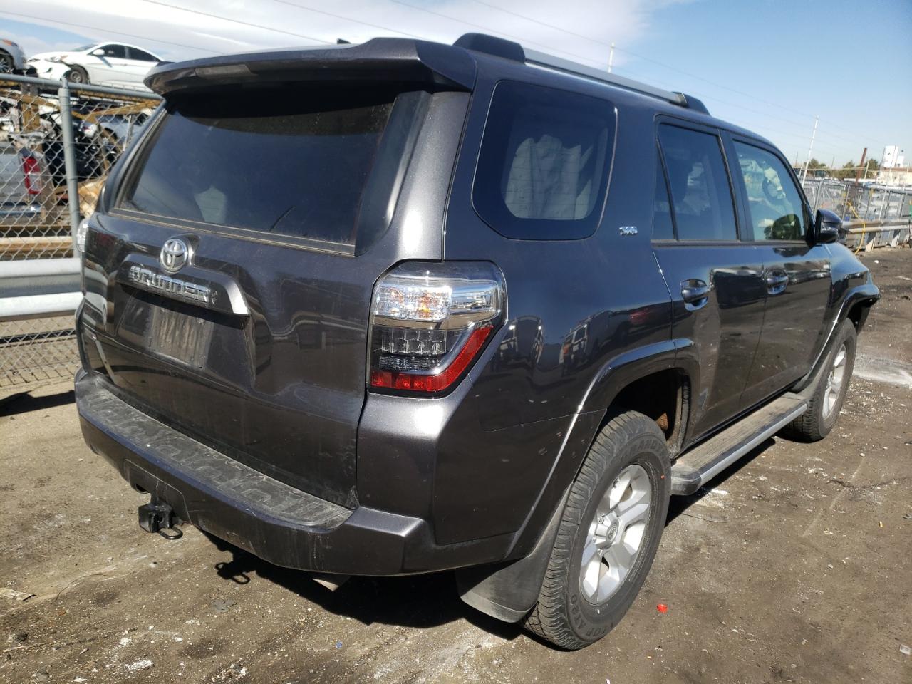 Photo 4 from auction – 2020 TOYOTA 4RUNNER SR with VIN JTEBU5JR7L5810655