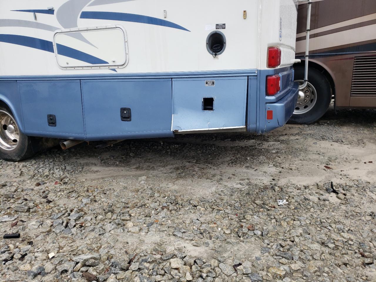 Photo 9 from auction – 2000 WORKHORSE CUSTOM CHASSIS MOTORHOME with VIN 5B4LP37J2Y3319621