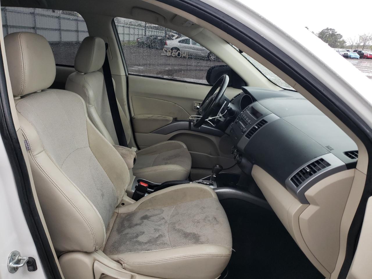 Photo 5 from auction – 2011 MITSUBISHI OUTLANDER with VIN JA4JT3AW8BU017179