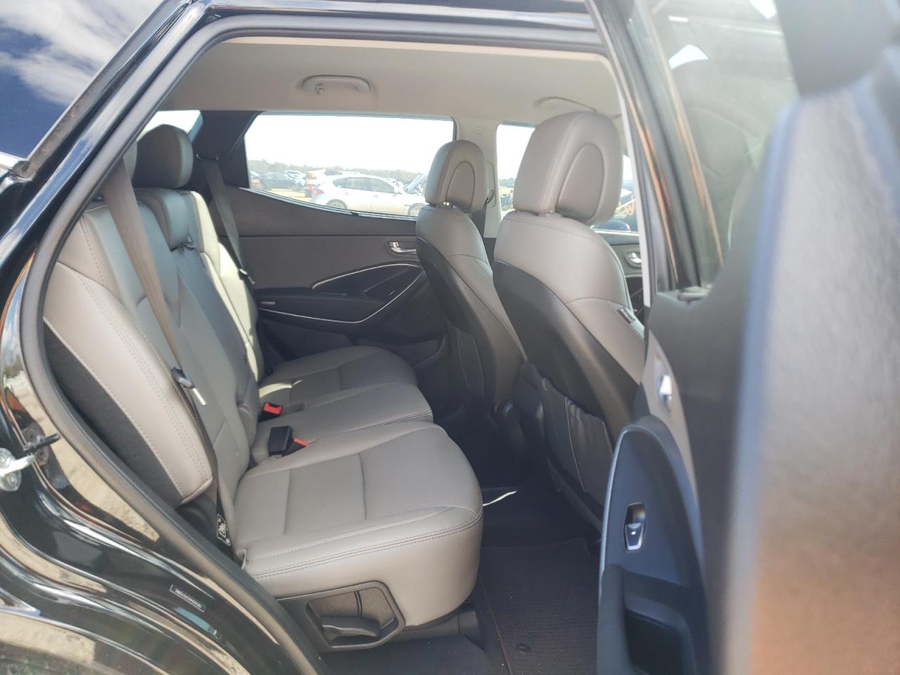 Photo 6 from auction – 2017 HYUNDAI SANTA FE S with VIN 5NMZU3LB3HH029580
