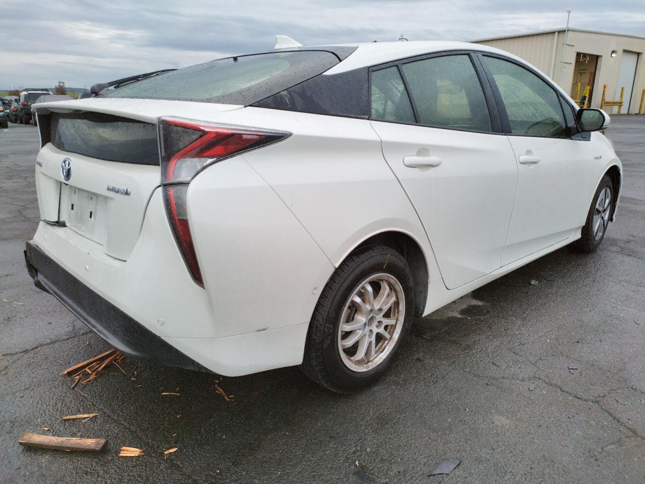 Photo 4 from auction – 2017 TOYOTA PRIUS with VIN JTDKBRFU5H3041168