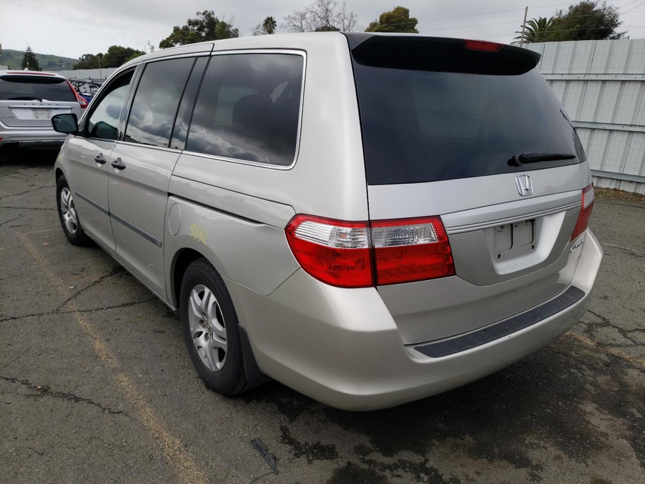 Photo 3 from auction – 2005 HONDA ODYSSEY LX with VIN 5FNRL38285B083742