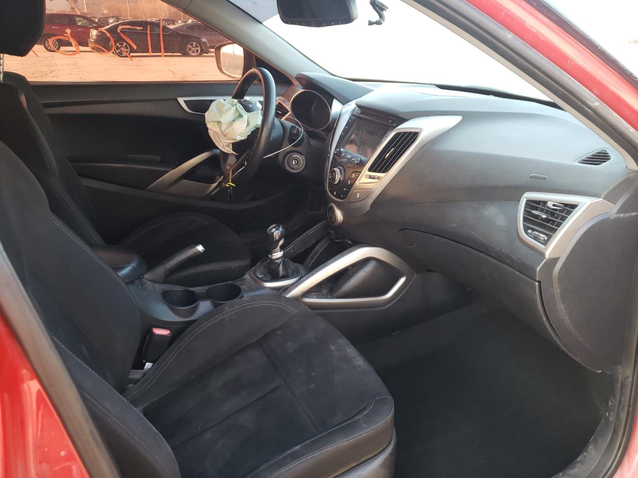 Photo 5 from auction – 2013 HYUNDAI VELOSTER with VIN KMHTC6AD5DU147305