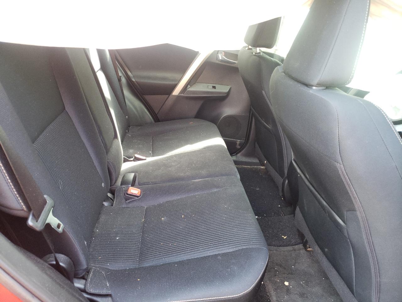 Photo 6 from auction – 2014 TOYOTA RAV4 XLE with VIN 2T3RFREV0EW126067