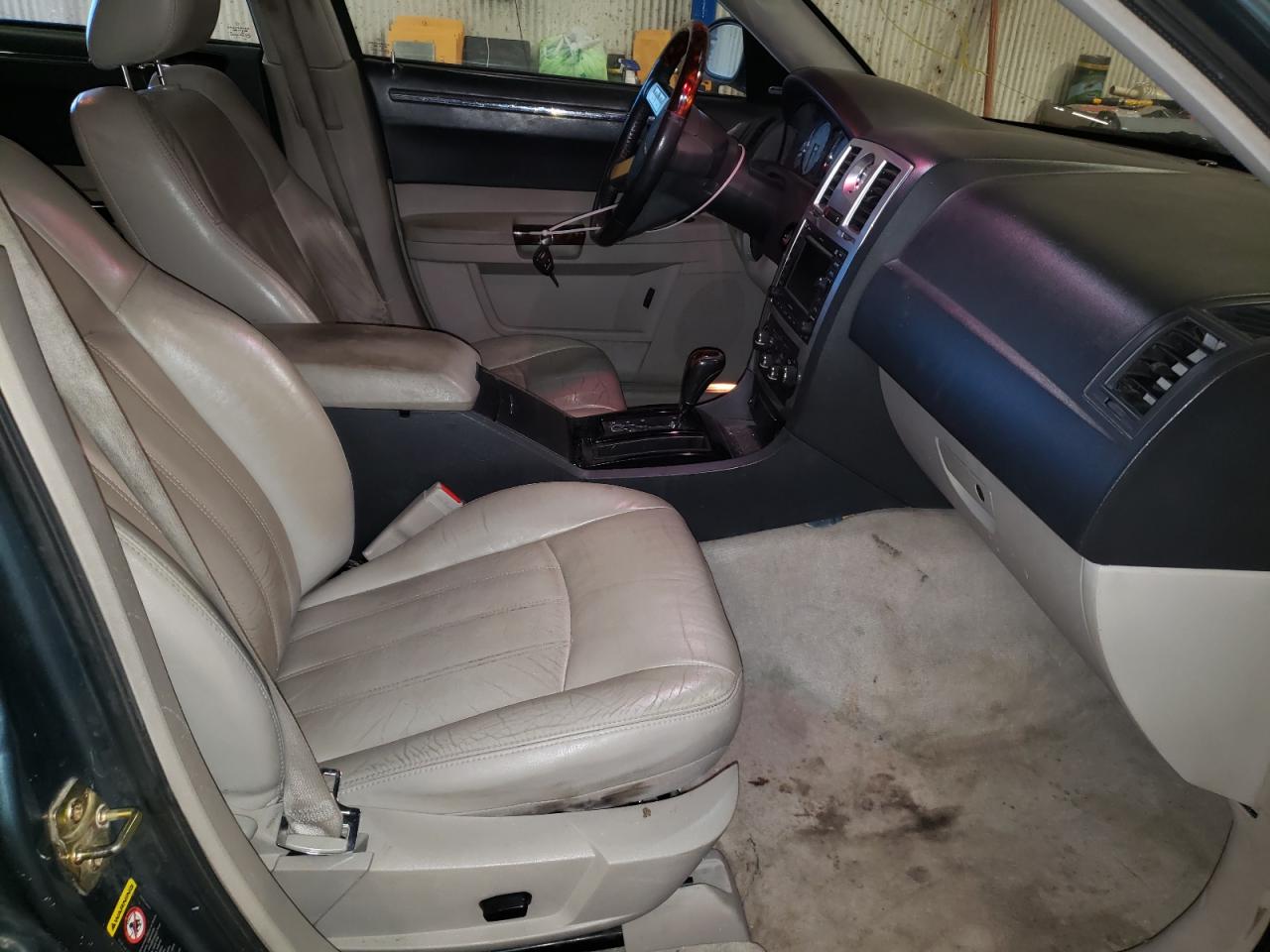 Photo 5 from auction – 2005 CHRYSLER 300C with VIN 2C3AK63HX5H624740