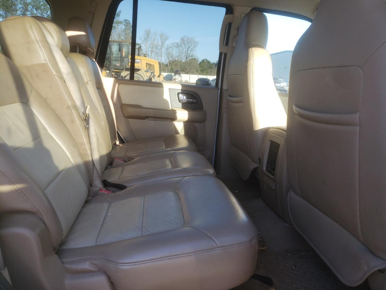 Photo 6 from auction – 2006 FORD EXPEDITION with VIN 1FMPU17556LA33086