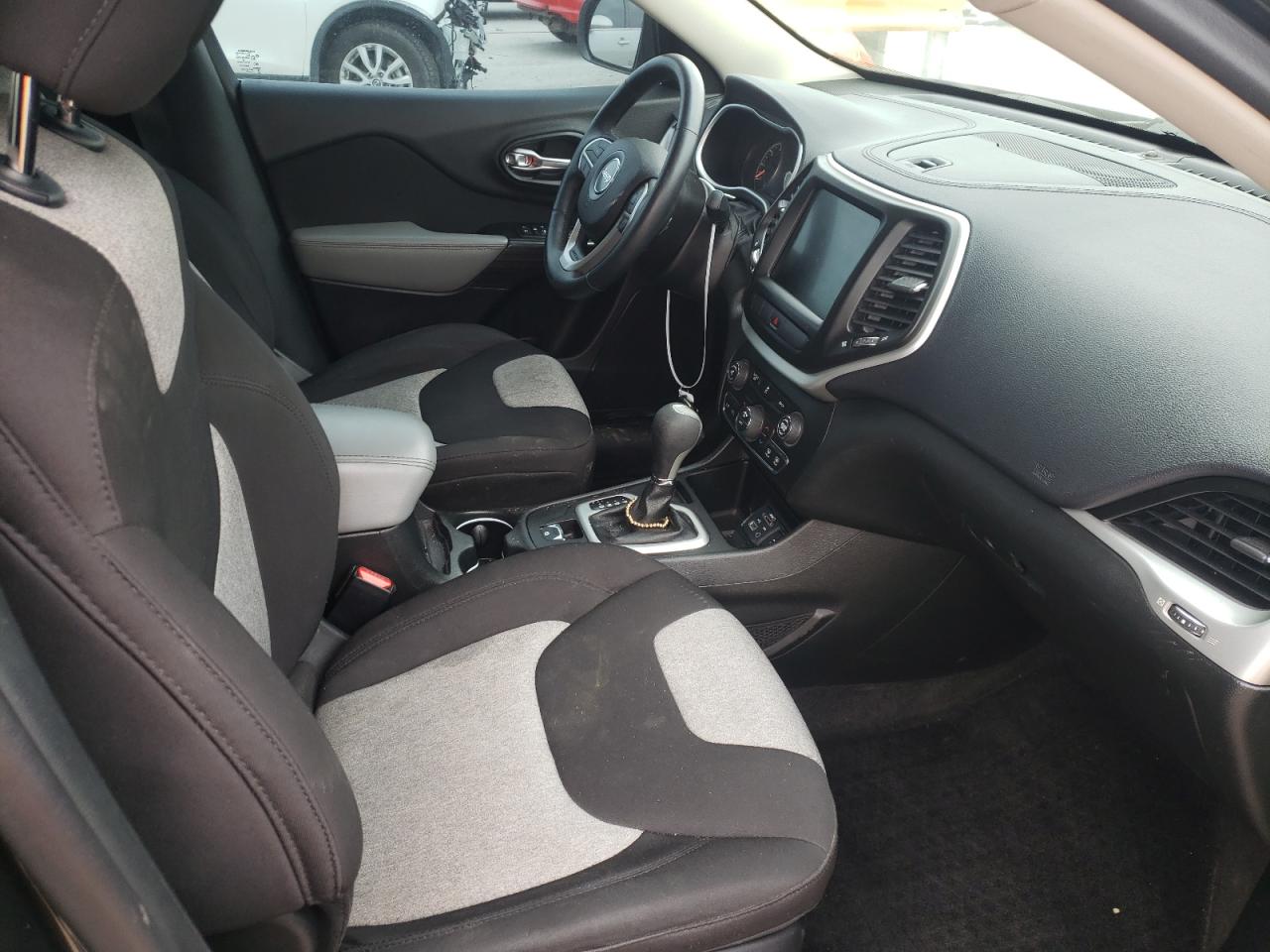 Photo 5 from auction – 2014 JEEP CHEROKEE L with VIN 1C4PJLCB7EW231377