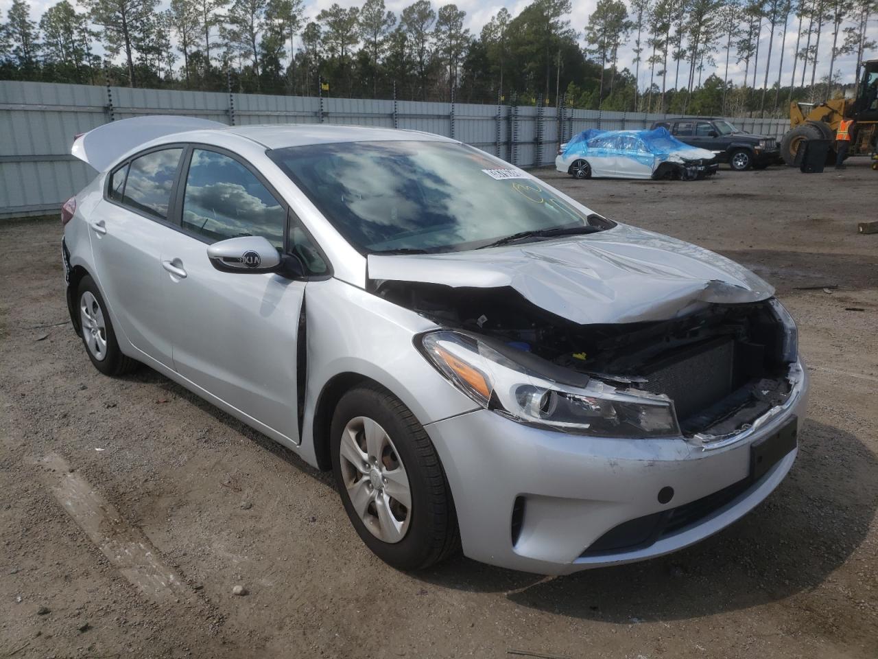 Photo 1 from auction – 2017 KIA FORTE LX with VIN 3KPFK4A77HE058052