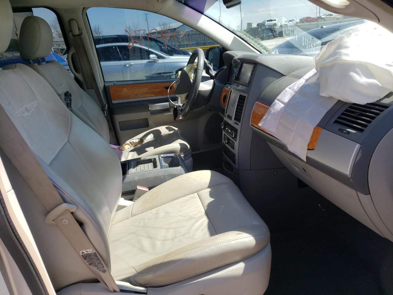 Photo 5 from auction – 2008 CHRYSLER TOWN & COU with VIN 2A8HR64X58R751270