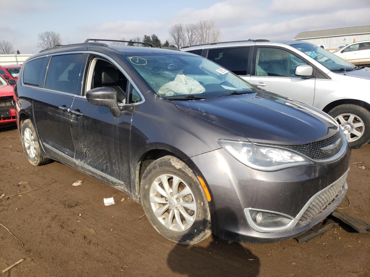 CHRYSLER PACIFICA T 2017 with VIN 2C4RC1BG9HR670551 - Photo from auction