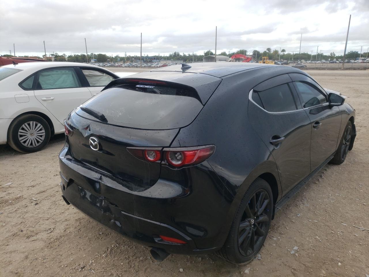 Photo 4 from auction – 2021 MAZDA 3 PREMIUM with VIN JM1BPAML7M1346514