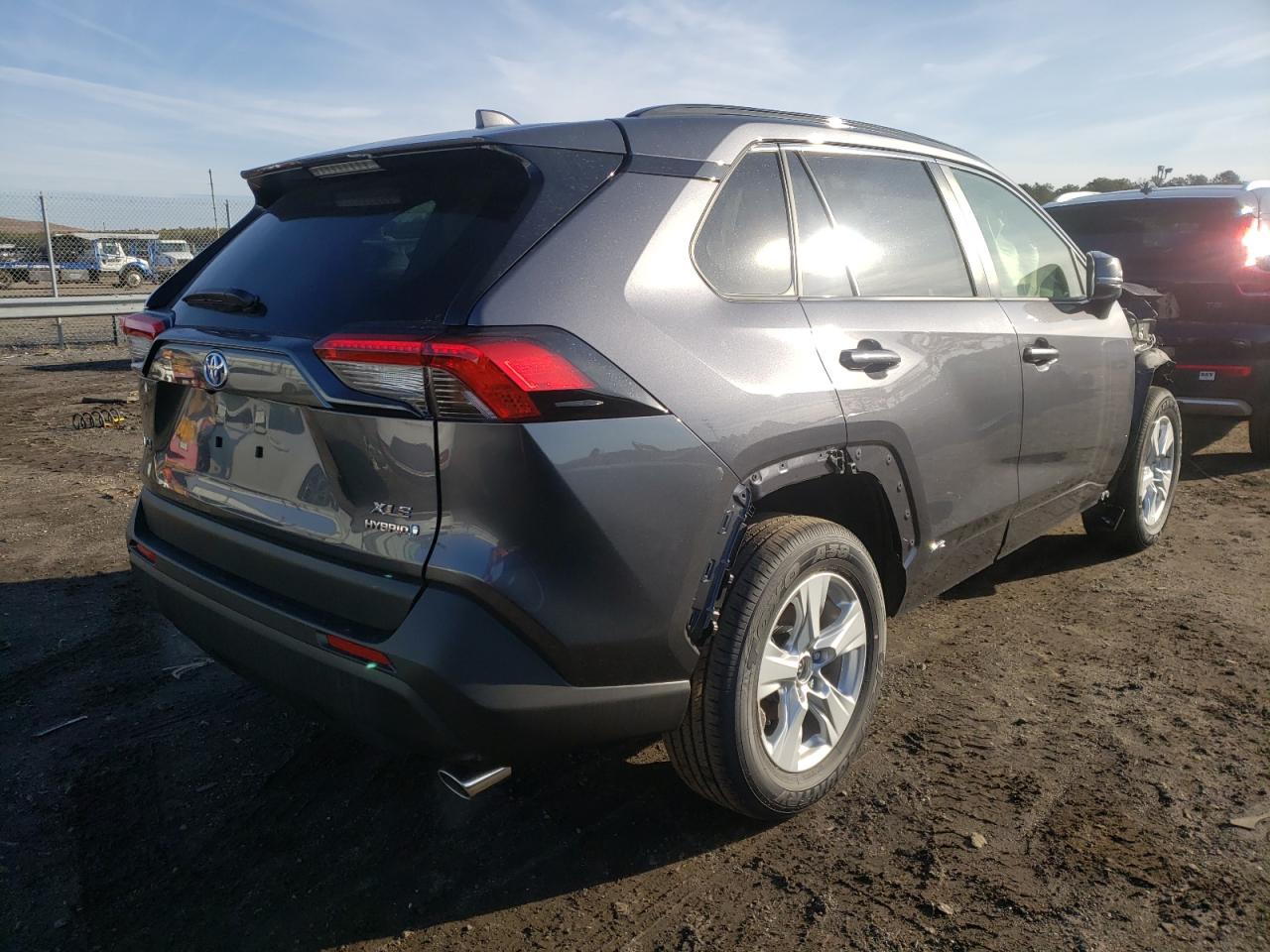 Photo 4 from auction – 2021 TOYOTA RAV4 with VIN JTMRWRFV7MD116940