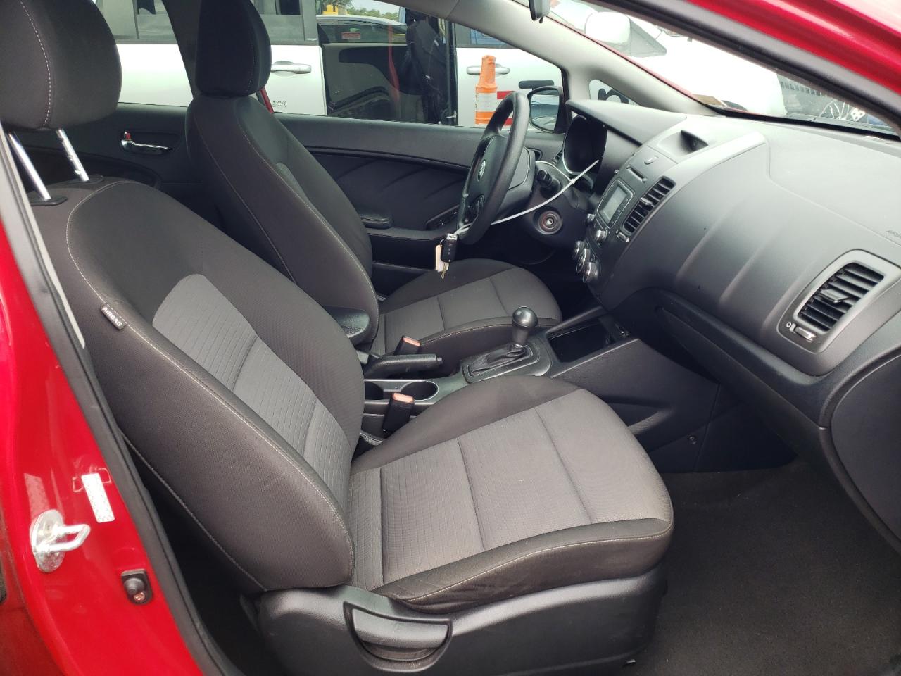 Photo 5 from auction – 2016 KIA FORTE LX with VIN KNAFX4A68G5595156