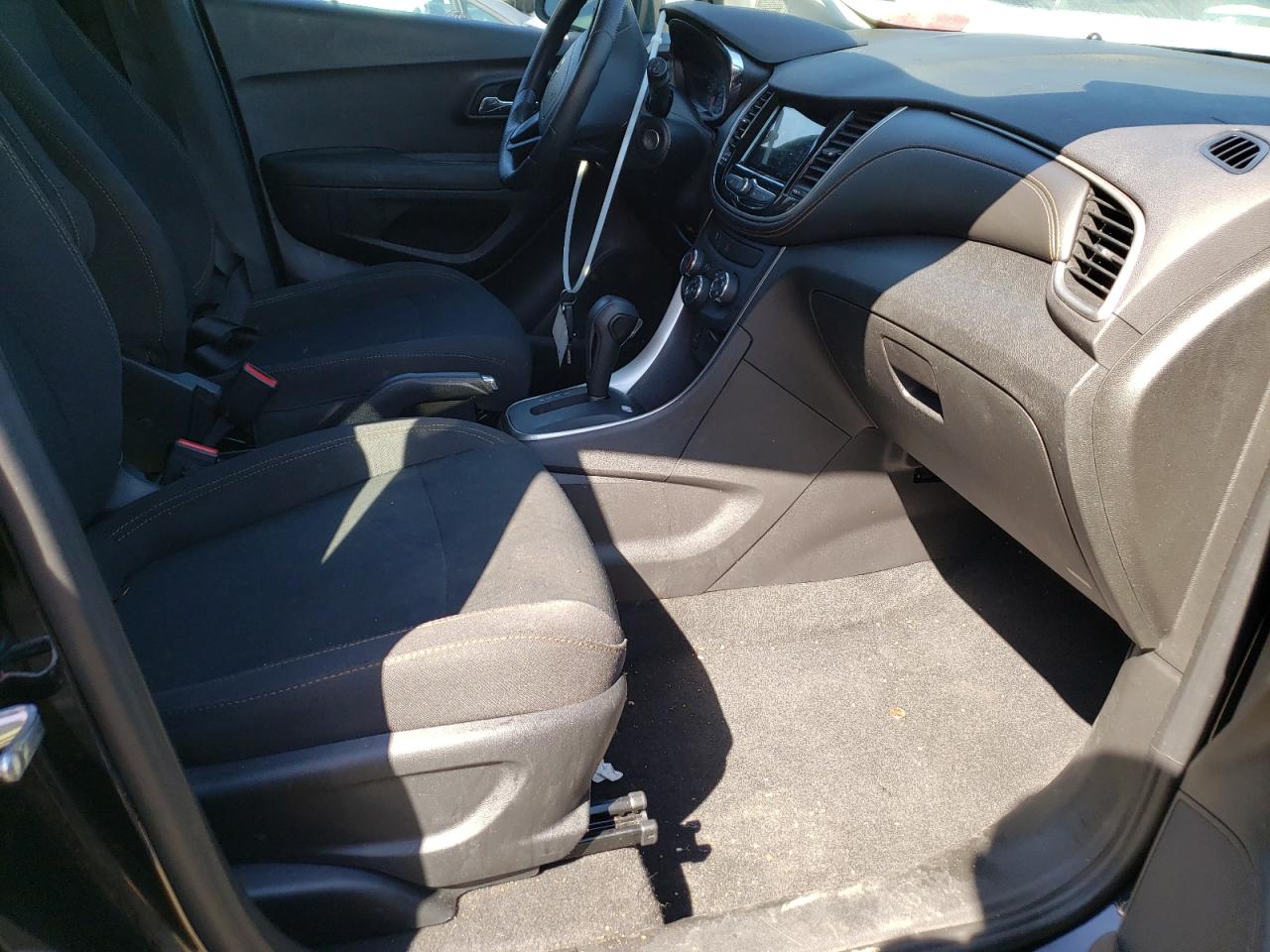 Photo 5 from auction – 2018 CHEVROLET TRAX LS with VIN 3GNCJKSB3JL216344